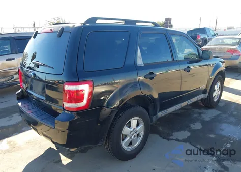 2008 Ford Escape Xlt z USA, uszkodzony, nr VIN 1FMCU03188KA76843